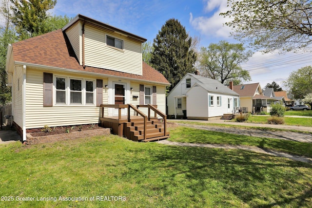 bungalow-style home featuring a front lawn and a shingled roof