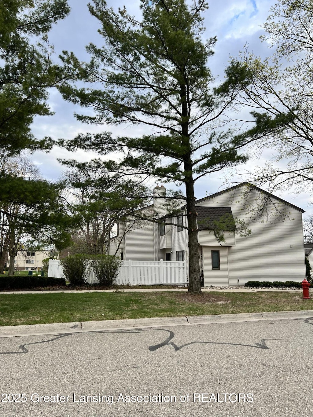 view of front of house with fence