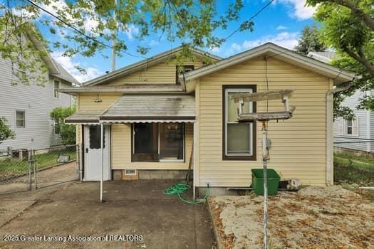 1600 S Pennsylvania Ave, Lansing, MI 48910 - view of rear view of house