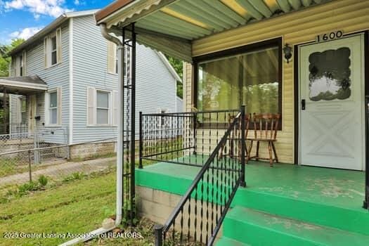 1600 S Pennsylvania Ave, Lansing, MI 48910 - view of doorway to property