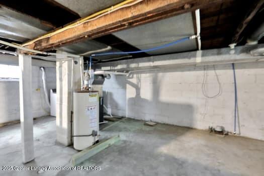 1600 S Pennsylvania Ave, Lansing, MI 48910 - unfinished basement featuring water heater