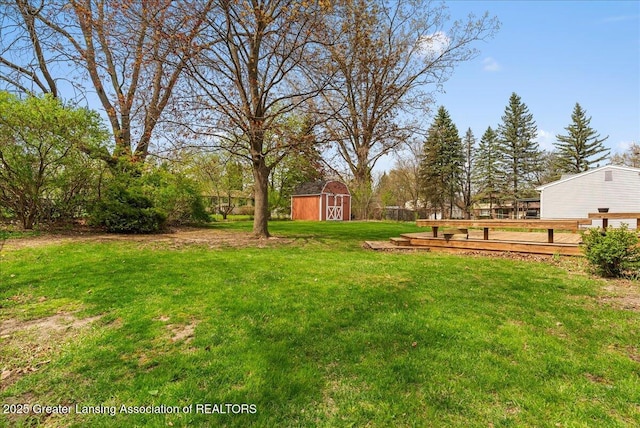 view of yard with an outdoor structure and a shed