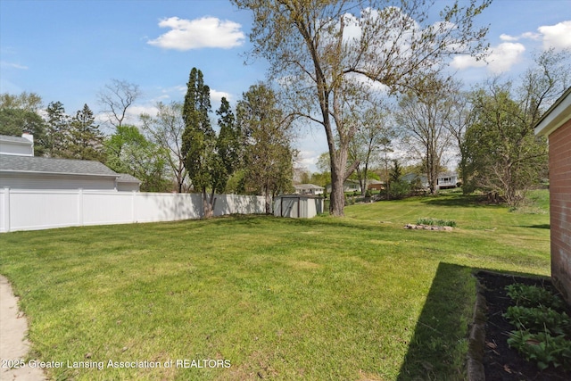 view of yard featuring fence
