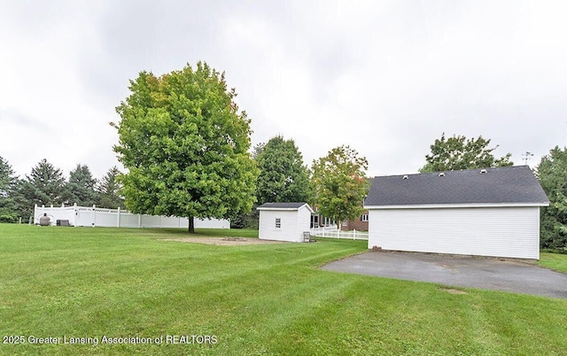 8505 W Willow Hwy, Grand Ledge, MI 48837 - view of yard