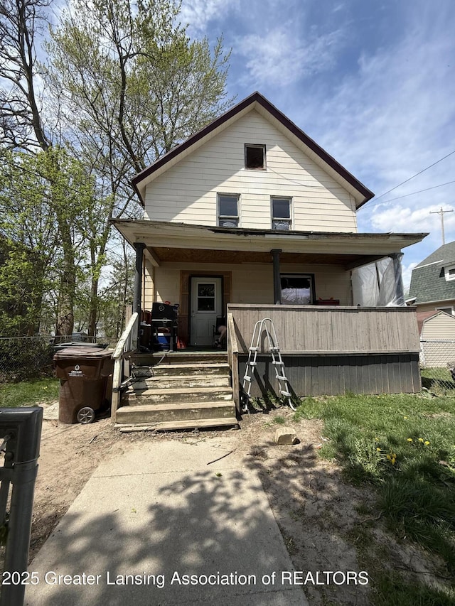 927 N Chestnut St, Lansing, MI 48906 - view of front facade featuring covered porch