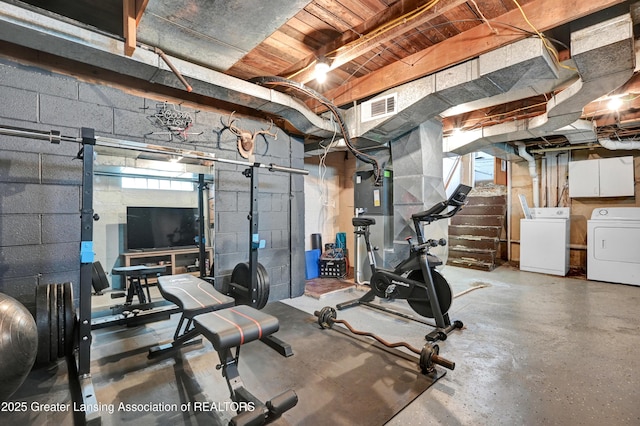 workout room with visible vents and washing machine and dryer