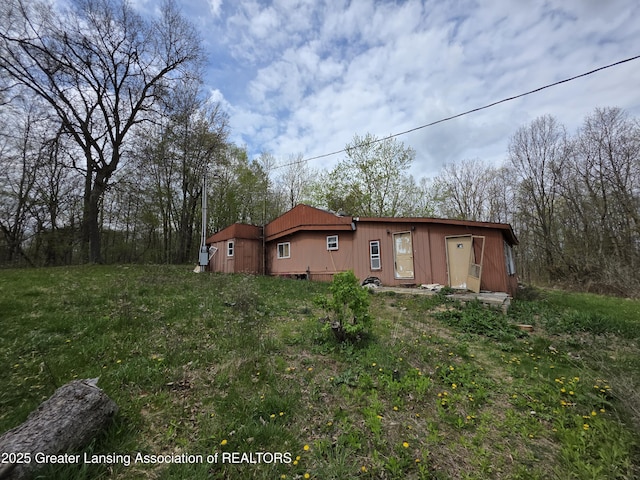 9304-9306 Parkhurst Hwy, Addison, MI 49220 - view of yard