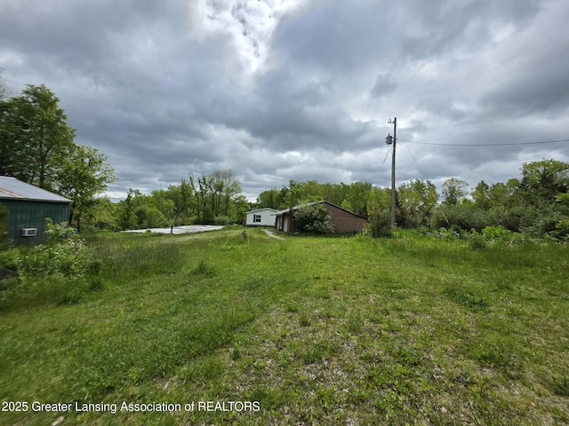 9304-9306 Parkhurst Hwy, Addison, MI 49220 - view of yard