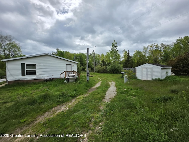 9304-9306 Parkhurst Hwy, Addison, MI 49220 - view of yard featuring a shed