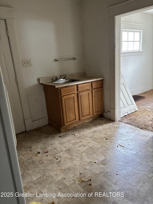bathroom featuring a sink