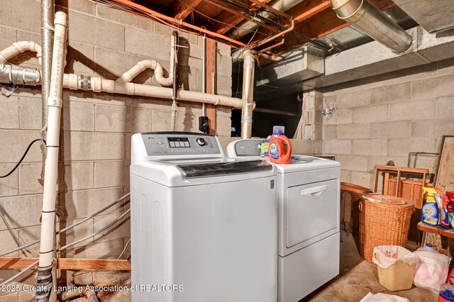 clothes washing area with laundry area and washing machine and dryer