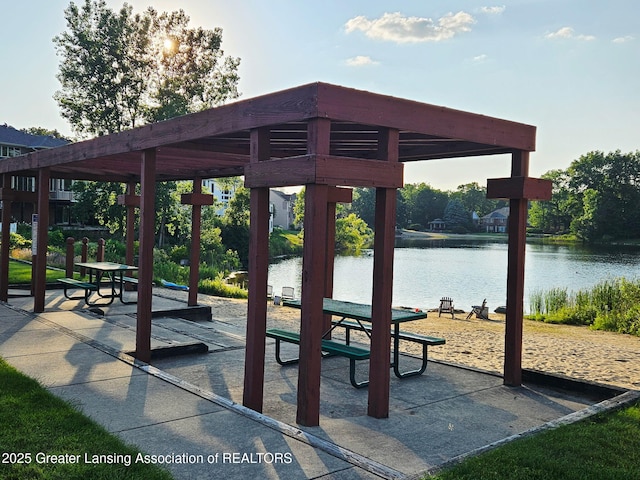 3641 Beech Tree Ln, Okemos, MI 48864 - view of property's community featuring a water view
