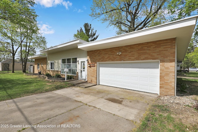 view of front of property featuring brick siding, driveway, a front yard, and a garage