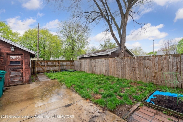 view of yard featuring a fenced backyard and a patio area