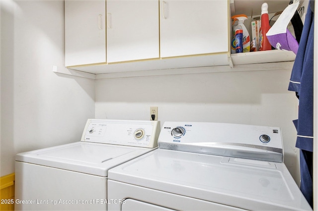 11190 Cobblestone Ln, Grand Ledge, MI 48837 - laundry area featuring washer and clothes dryer