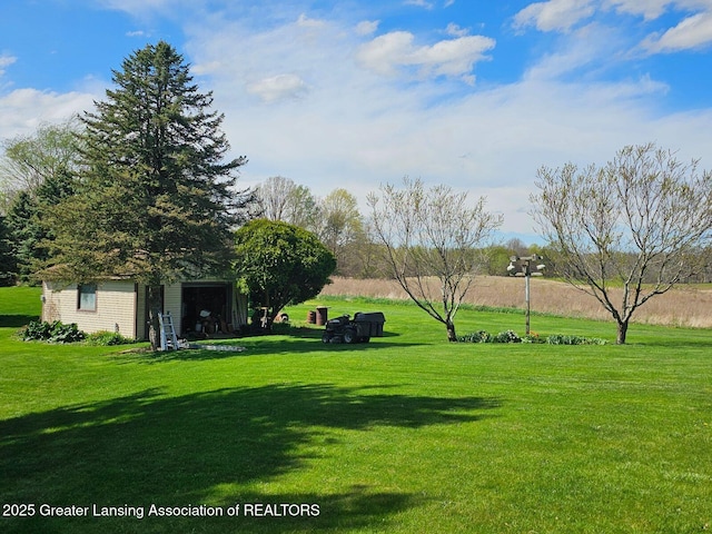9466 W Grand River Ave, Grand Ledge, MI 48837 - surrounding community with a yard