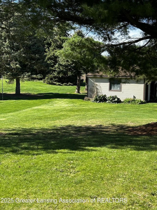 9466 W Grand River Ave, Grand Ledge, MI 48837 - view of yard