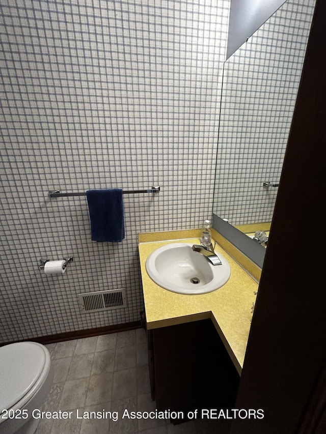9466 W Grand River Ave, Grand Ledge, MI 48837 - bathroom with vanity, baseboards, and toilet