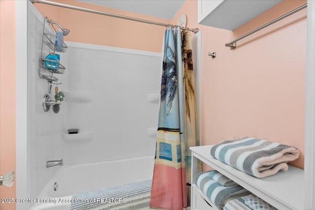 bathroom featuring shower / tub combo