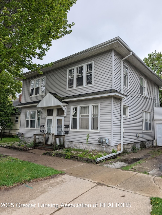 view of front of property