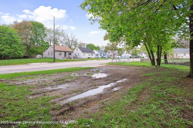 1406 N Martin Luther King Jr Blvd, Lansing, MI 48915 - view of road with street lighting and a residential view