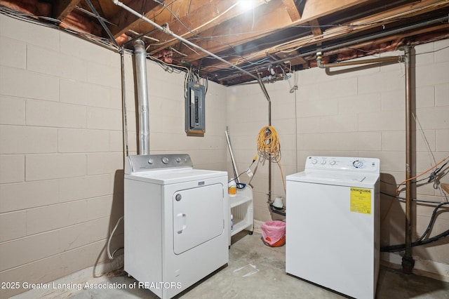 900 Holten St, Lansing, MI 48915 - laundry room featuring washer and dryer and electric panel