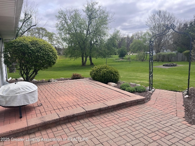 view of patio featuring an outdoor fire pit