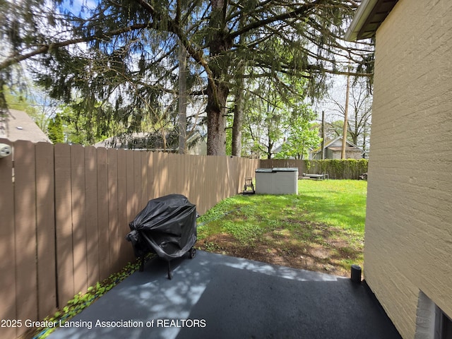 view of yard featuring a patio