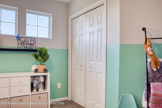 bedroom featuring a closet, baseboards, and carpet floors