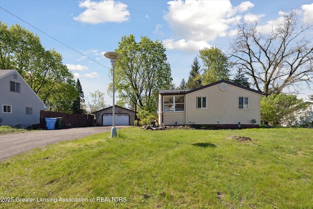 933 W Northrup St, Lansing, MI 48911 - view of front of property with a detached garage and an outdoor structure