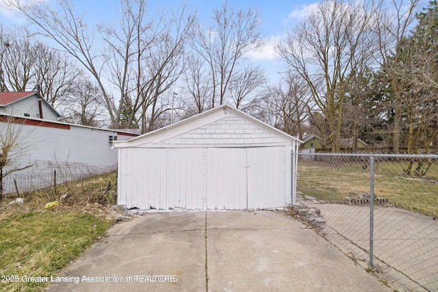 1416 Vermont Ave, Lansing, MI 48906 - garage with fence