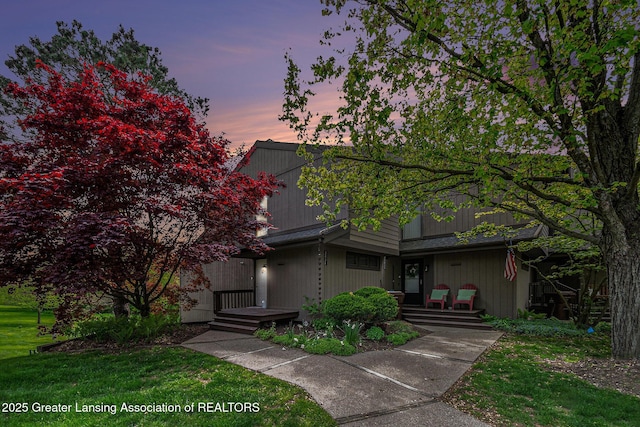 5431 Wild Oak Dr, East Lansing, MI 48823 - mid-century modern home featuring a yard