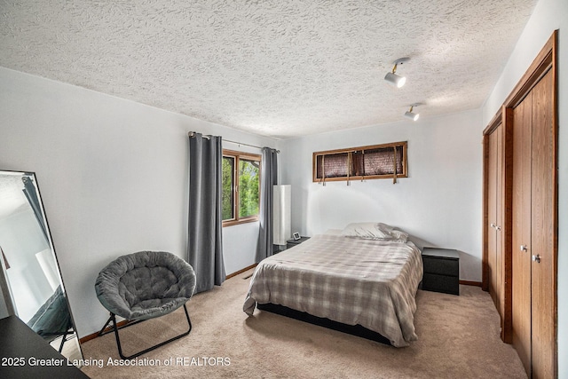 5431 Wild Oak Dr, East Lansing, MI 48823 - bedroom featuring light carpet, a textured ceiling, and baseboards