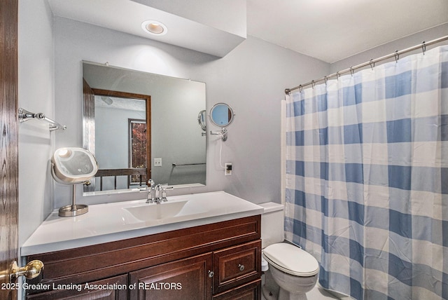 5431 Wild Oak Dr, East Lansing, MI 48823 - full bath with vanity, toilet, and curtained shower
