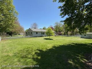 108 S Center St, Eaton Rapids, MI 48827 - view of yard