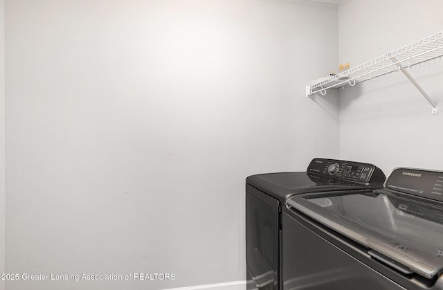 6669 Cotswald Dr Unit 126, Grand Ledge, MI 48837 - laundry room with washing machine and dryer and baseboards