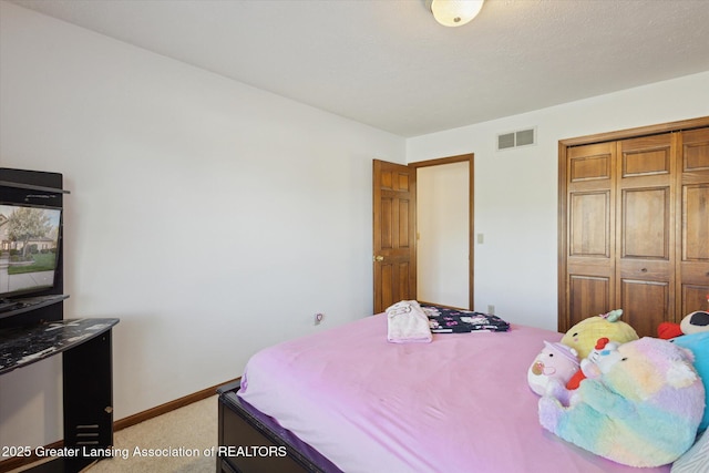 900 Oneida Woods Trl, Grand Ledge, MI 48837 - bedroom with light carpet, a closet, and baseboards