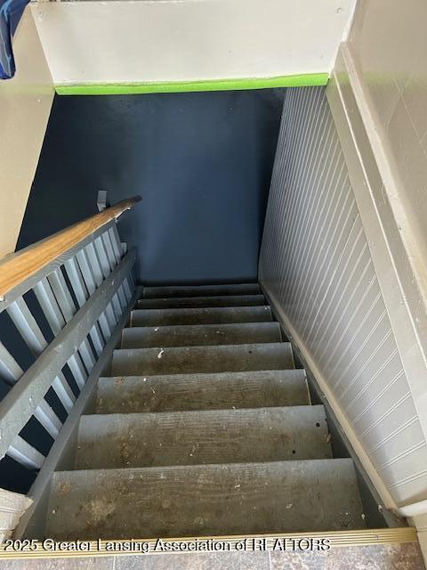 1209 Hapeman St, Lansing, MI 48915 - view of stairway