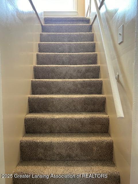 1209 Hapeman St, Lansing, MI 48915 - view of stairs