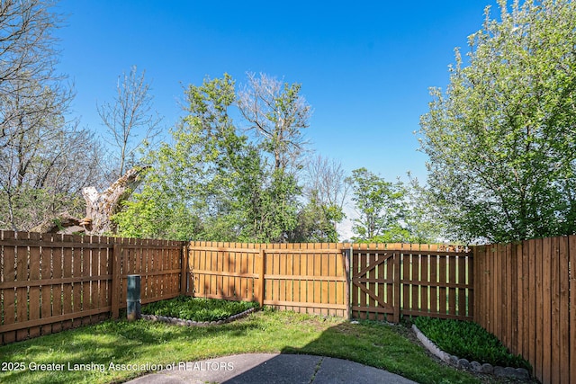 1626 Pepper Tree Ln Unit 13, Lansing, MI 48912 - view of fenced backyard