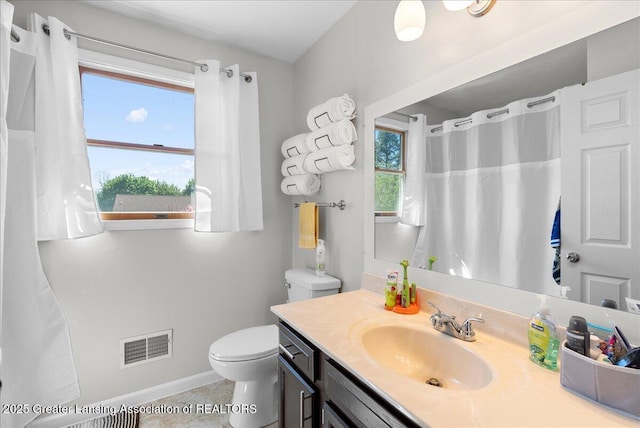 full bathroom with toilet, vanity, baseboards, and a shower with curtain