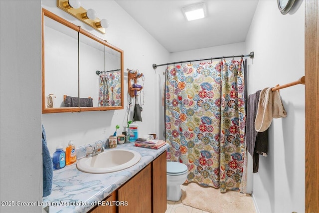 10111 Kinneville Rd, Eaton Rapids, MI 48827 - full bathroom featuring toilet, vanity, and curtained shower