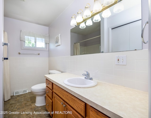 3316 Pickwick Pl, Lansing, MI 48917 - bathroom featuring tile walls, a shower with curtain, toilet, and vanity