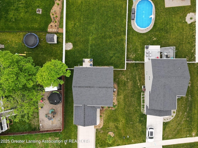 1123 Chesham Ln, Grand Ledge, MI 48837 - aerial view of a pool area
