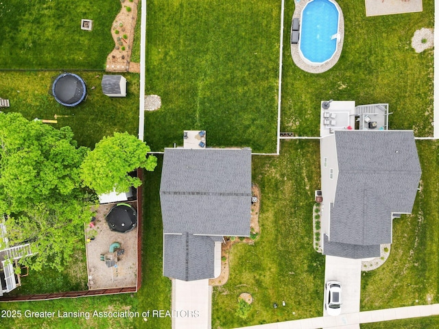 1123 Chesham Ln, Grand Ledge, MI 48837 - drone / aerial view of a pool