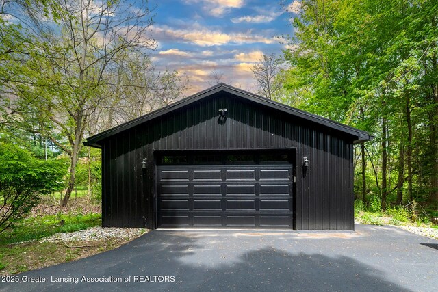 880 Holly Ct, Williamston, MI 48895