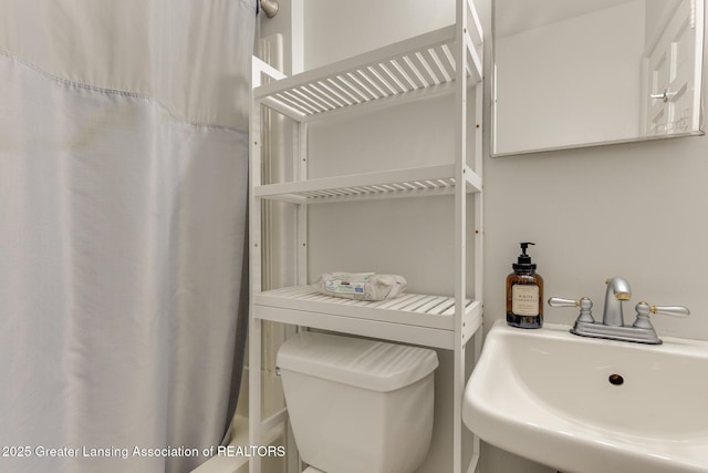 635 Division St, East Lansing, MI 48823 - full bath with a sink and toilet