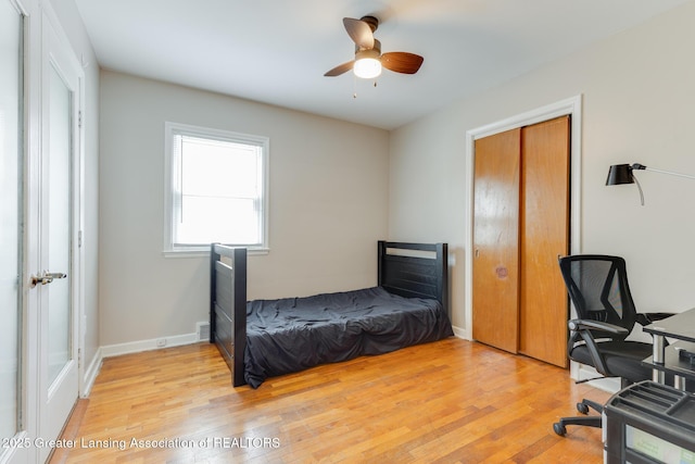635 Division St, East Lansing, MI 48823 - bedroom featuring an office area, light wood finished floors, a ceiling fan, and baseboards