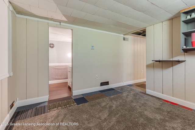 635 Division St, East Lansing, MI 48823 - carpeted empty room with baseboards