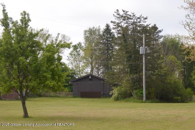 6157 W Stoll Rd, Lansing, MI 48906 - view of green lawn